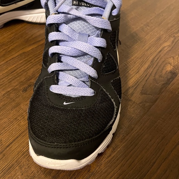 7 Nike Sneakers - Picture 2 of 6